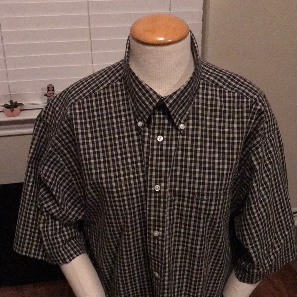 Really nice looking men’s short sleeve button down